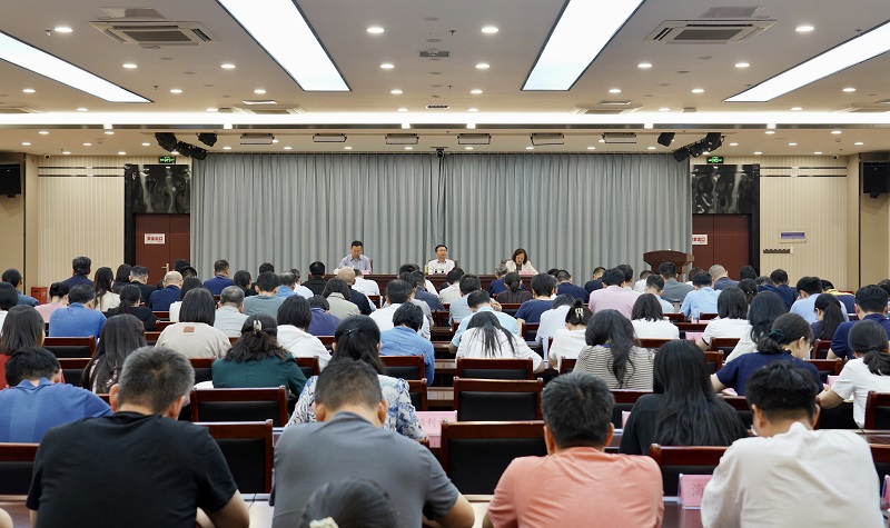 省社科院召开工作通报会