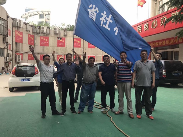 1525769290133398.jpg 冠军队(放最后).JPG