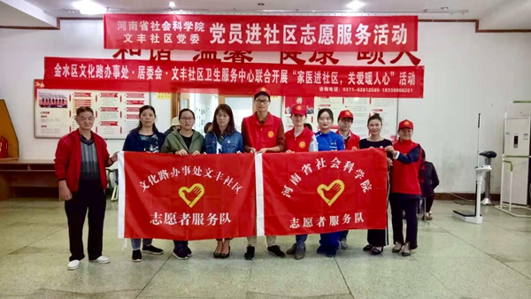 1539157494527569.jpg 合影_副本.jpg