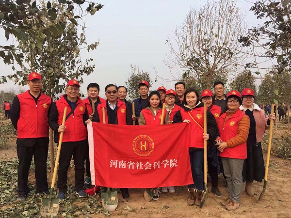 1551429301166102.jpg 植树合影-网站.jpg