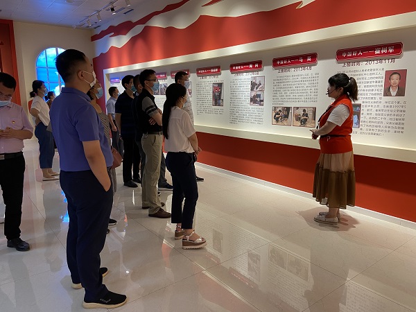 1599212754990634.jpg 参观好人馆.jpg