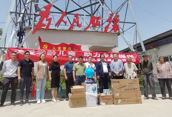 1622199432863131.jpg “四点半课堂”捐赠活动现场-网站.jpg